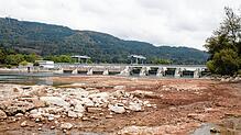Viel zu wenig Wasser: Der Rhein am 18. August am Kraftwerk Bad Säckingen.