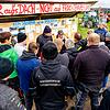 Projekt-Leiter Uwe Ilgemann von der BayWa und Armin Schott vom Stadtplanungsamt diskutieren mit Landwirten über die geplante ...