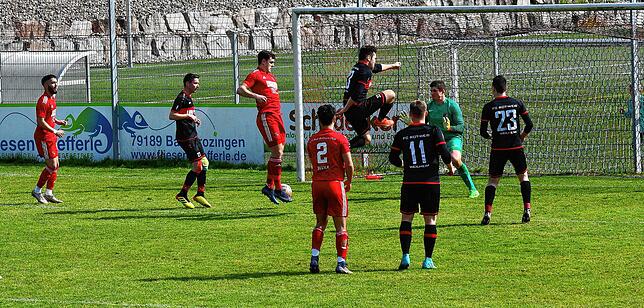 Bild 11: VfR Bad Bellingen fegt den FC Rot-Weiß Weilheim mit 9:0 vom Platz &ndash; und wir haben Bilder!