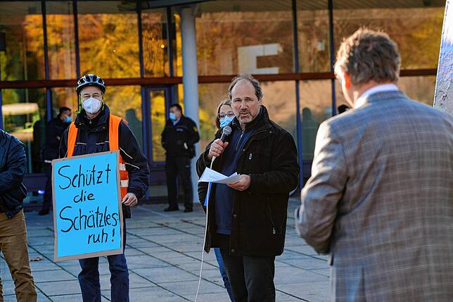 Martin Wolpold-Bosien bedankte sich bei Oberbürgermeister Andreas Brand für die ehrlichen Worte.