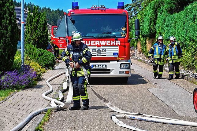 Im Einsatz sind die Feuerwehren der Abteilung Stadt und Peterzell-Stockburg.