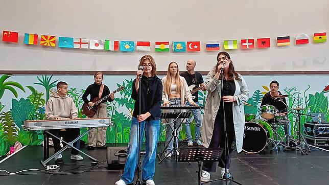 Dean Mayer, Rigina Kostenko, Sophia Machhold, Nina Schellinger, Moritz Hofmeister, Amra Osmoni, David Rondulha begeisterten die Besucher ...