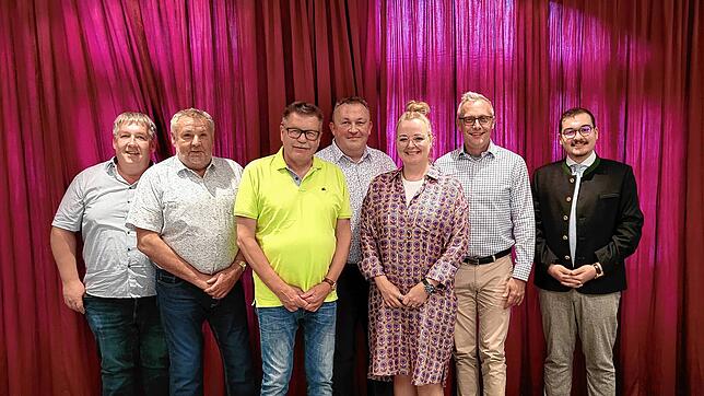 Michael Zepf (Schriftführer), Edwin Keller (erster Vorsitzender), Benno Schrödl (zweiter Vorsitzender), Robert Mick (Kassierer), Bettina ...