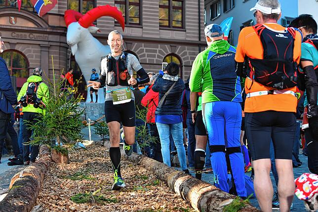 Roland Gröflin beim Transruinaulta-Trailmarathon 2018, dessen Start in Ilanz und Ziel in Thusis (beides im Kanton Graubünden) war.
