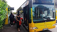 (Symbolbild) Die Gemeinde Allensbach möchte Verbesserungen im Busverkehr erreichen – und zwar so, dass die Fahrzeiten besser zum Bedarf ...