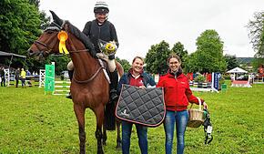Siegerbild: Pferd Cornelius 54 und Andres Friedrich von VPS und Medizin Partners Wehr haben das Springen über Geländehindernisse ...
