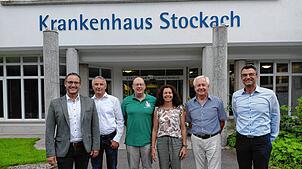 Der Hohenfelser Bürgermeister und DRK-Vorsitzende Florian Zindeler und Martin Anders, Leiter Wohlfahrt und Soziales beim DRK-Ortsverein ...