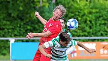 Der 1. FC Rielasingen-Arlen (links Pascal Rasmus im Testspiel gegen Kreuzlingen) hat bei der Heimpremiere den SC Konstanz-Wollmatingen ...