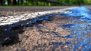 Auf sechs Straßen im Landkreis Waldshut wird der Asphalt geflickt, die betroffenen Streckenabschnitte werden halbseitig gesperrt. ...