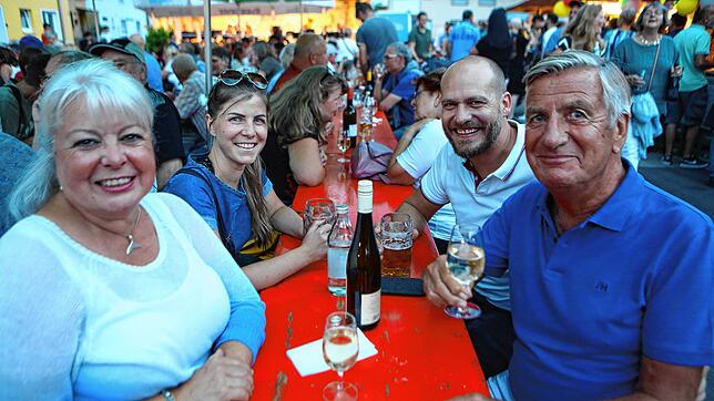 Bild 14: Dingelsdorf feiert wieder! Auf dem Dorfplatz findet das Herbstfest statt