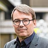 Prof. Dr. Herbert Brücker ist seit 2005 Leiter des Forschungsbereichs Migration, Integration und internationale Arbeitsmarktforschung am ...
