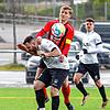 Der FC Königsfeld (Maximilian Lehmann, Mitte) hat sich gegen den SV Geisingen (Luca Arceri) mit 1:0 durchgesetzt.