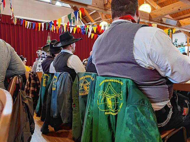 Bild 25: Fasnacht 2025: Narren übernehmen Daisendorfer Rathaus - die schönsten Bilder!