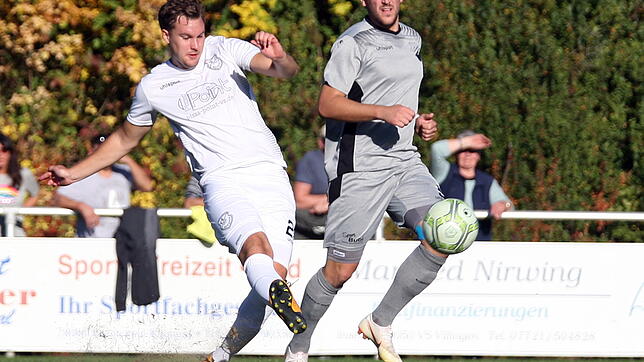 In dieser Szene vergibt Fabian Egger (links) vom FV Marbach zwar eine Chance, doch in der zweiten Halbzeit nutzte der Angreifer eine ...