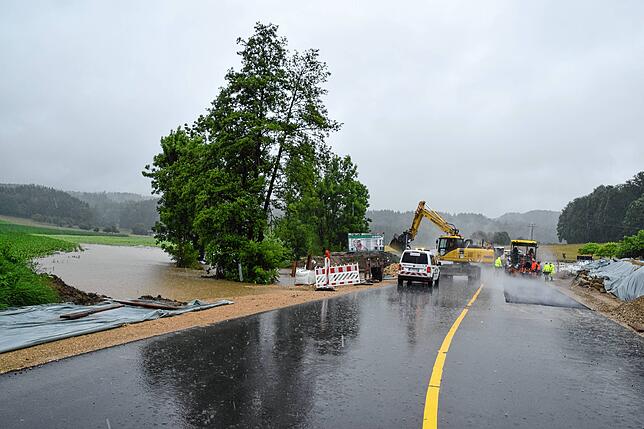 Bild 2: Wieder Hochwasser: So sieht es gerade an der L194-Baustelle beim Stockacher Freibad aus