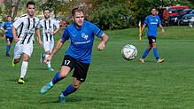 Klare Sache: Julian Bächle (vorn, in der Partie beim FC Wittlingen) traf doppelt für die SG Mettingen/Krenkingen beim 4:1-Erfolg gegen ...