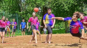 Das Weiherballturnier am Klosterweiher in St. Georgen zieht jedes Jahr viele Teilnehmer an. Im Jubiläumsjahr können die Handballer das ...