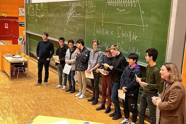 Die Siegerehrung im Einzelwettbewerb: Zibo Gao ist in der Reihe der Dritte von rechts.
