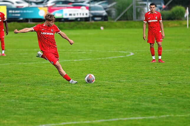 Bild 35: U19 des SC Freiburg gewinnt Test in Eggingen gegen den SV Schaffhausen mit 4:1 – wir haben Fotos!