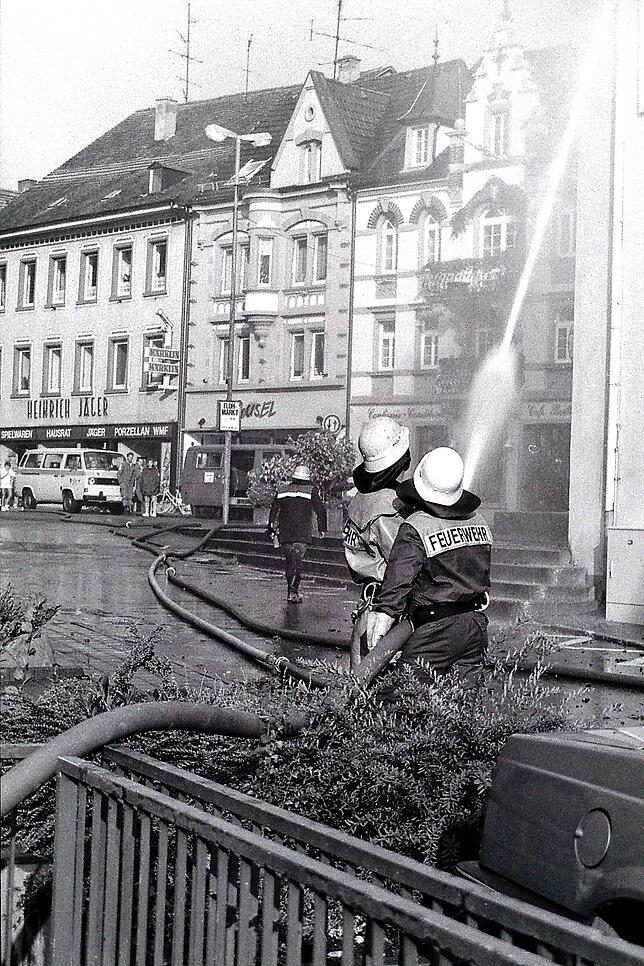 Bild 6: Gedächtnis der Region: Bilder vom Großbrand des Stockacher Polizeireviers 1992 und dem Umbau