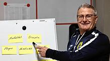Die Einstellung ist wichtiger als die Aufstellung! Daher setzt Singens neuer Trainer Ingo Kastler auf Respekt, Ehrgeiz und Disziplin.