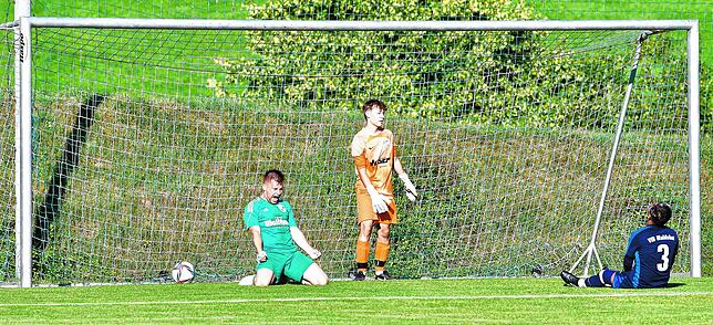 Perfekter Start: Yannic Rüd bejubelt sein Tor beim 4:0-Auftaktsieg des SV Waldhaus im Derby gegen den VfB Waldshut.