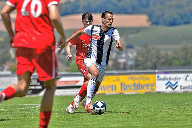 Bild 9: SC Freiburg II gewinnt Test beim FC Erzingen gegen den FC Zürich II mit 6:3 – wir haben Fotos!