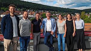 Begrüßungsfeier im Ärztehaus (von links): Martin Röhrenbach, Moritz Mayer, Moritz Böttger, Oberbürgermeister Michael Beck, Andrea ...