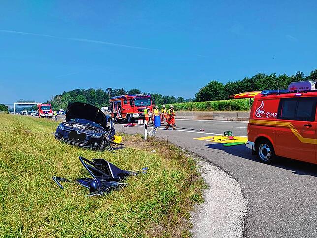 Großer Einsatz für die Rettungskräfte am Sonntagmittag nach einem Unfall auf der A81 bei Engen.