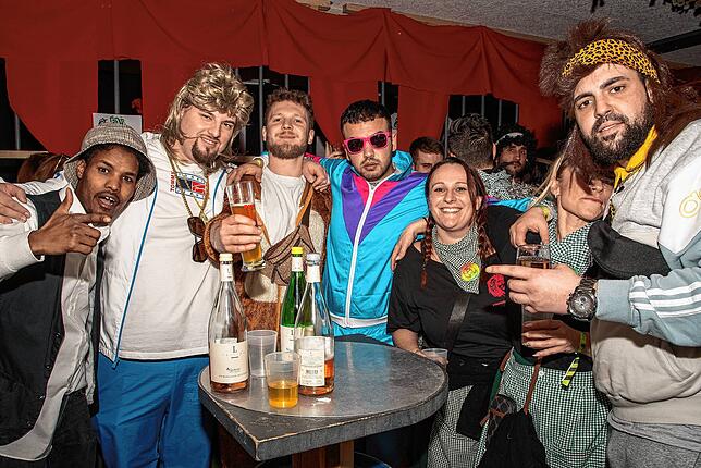 Besucher beim Fröscheball 2023. Die Veranstaltung in Niederhof ist äußerst beliebt. Eintritt gibt es nur ab 18 Jahren und in ...