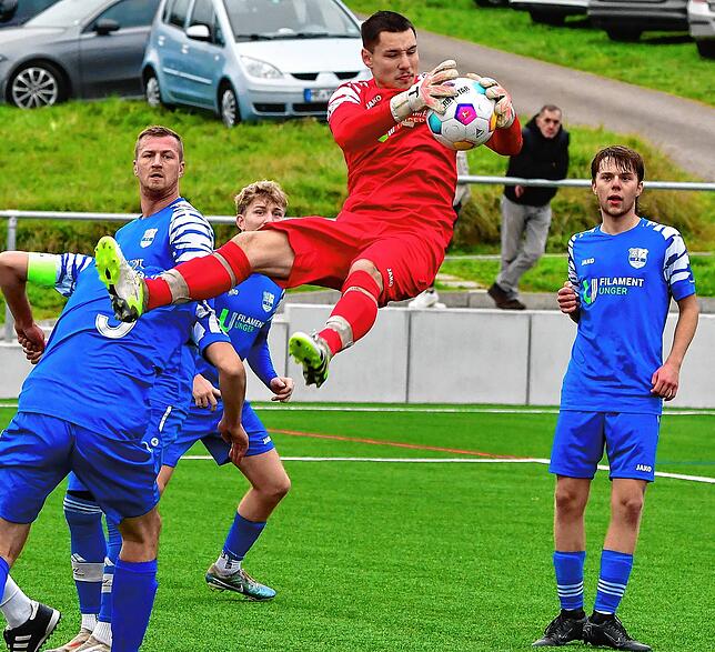 Meister seines Fachs: David Vogt – hier ein Archivfoto – hielt beim 2:2 gegen den FC Schlüchttal nicht nur einen Strafstoß und sicherte ...