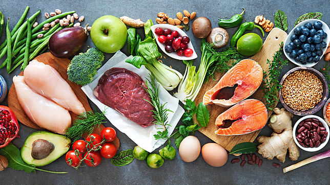 Eine ausgewogene Ernährung mit Vitamin B6 und Zink kann das Risiko, an Herz-Kreislauf-Erkrankungen zu sterben, senken. So wichtig sind ...