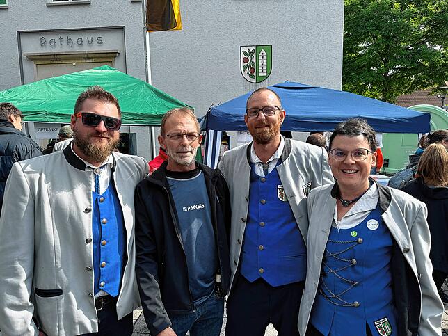 Mitglieder des Musikvereins freuten sich bereits auf das nächste Jubiläum: Sie feiern im kommenden Jahr 175 Jahre Musikkapelle Ailingen.