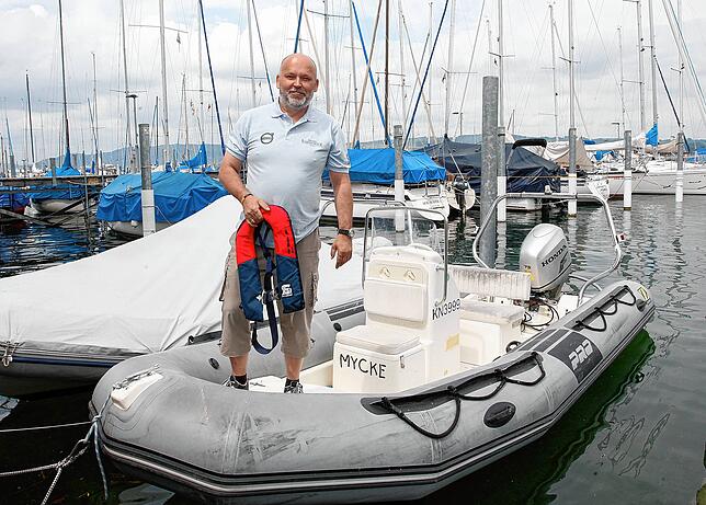 Als Schlepperfahrer bringt Paul Grammer die nichtmotorisierten Segelyachten zum Regattafeld und wieder zurück in den Hafen. Bild: ...