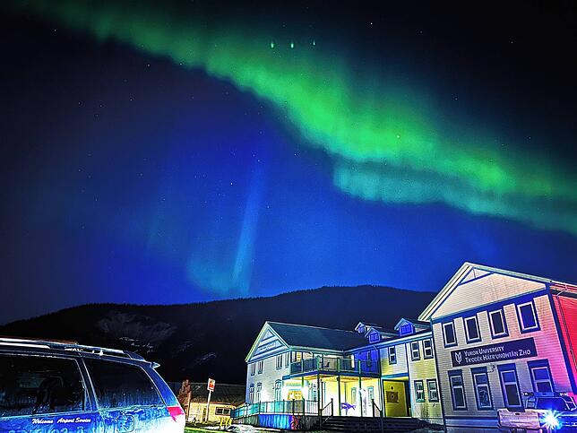 Himmelsspektakel über dem Yukon Territory: Polarlichter.