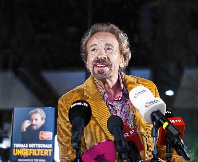 Thomas Gottschalk, Moderator und Entertainer aus Deutschland, gibt ein Interview im Rahmen der Buchpräsentation seines Buches „Ungefiltert“.