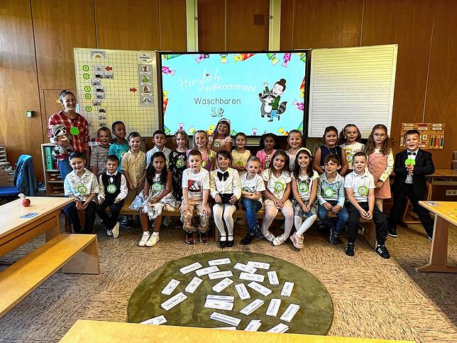 Klasse 1b der Erich Kästner-Schule Donaueschingen, mit Klassenlehrerin Aline Hannig.