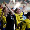 Die Spielerinnen des SV Allensbach feiern den Erfolg gegen die HSG Freiburg.