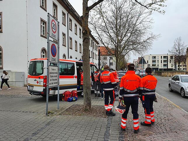 Rettungsdienste waren mit Großaufgebot in der Singener Innenstadt unterwegs.