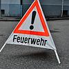 Die Feuerwehr musste ein brennendes Auto am Grenzübergang Rheinheim löschen. (Symbolbild)