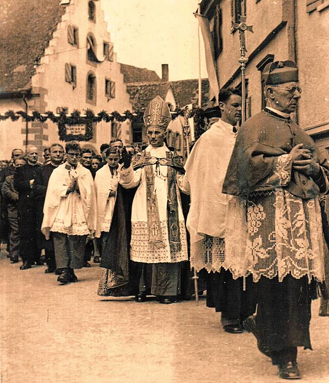 Beim Bezirkskatholikentag kam Erzbischof Wendelin Rauch nach Pfullendorf und zelebrierte in St. Jakob die Festmesse. Bild: privat