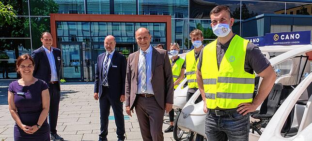Centerleiterin Carolin Faustmann mit Vermarktungs-Manager Nils Hoffmann, Projektdirektor Marcus Janko und Oberbürgermeister Bernd ...