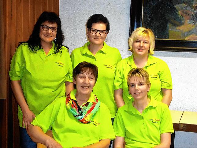 Die Landfrauen Randen haben gute Ideen, unser Bild zeigt das Vorstandsteam, stehend von links Anke Gleichauf (Schriftführer), Martina ...