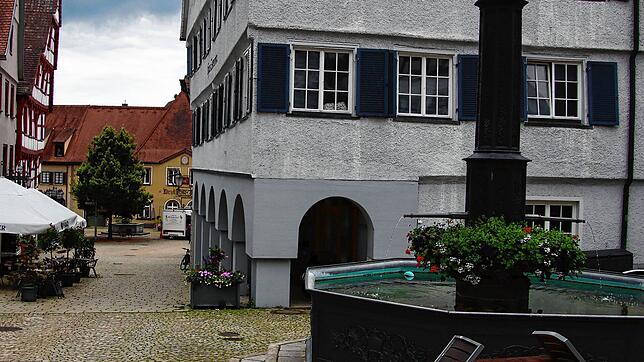 Die Stadt plant keine eigenen Verbotszonen für Kiffer. In Fußgängerzonen besteht von 7 bis 20¦Uhr ein Verbot und in „unmittelbarer ...