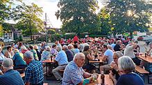 Der MV Kadelburg verabschiedet sich mit einem Platzkonzert auf dem Gelände der Grundschule in die Sommerpause. Bild: Stefan Kurczynski