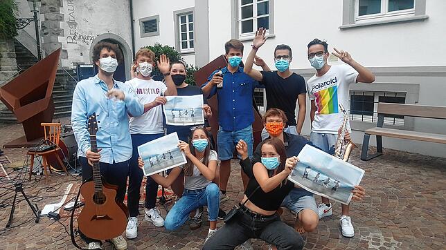 Musiker und Fans glücklich vereint: (von links) Elias Schmidt, Elias Biller, Tobias Kitt, Carlotta Gegg, Noah Loebermann, Lara Sauter, ...