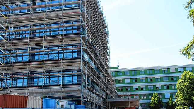 Die Zahl der Corona-Patienten im Krankenhaus Sigmaringen ist deutlich angestiegen. Am Mittwoch werden 51 Patienten stationär wegen ihrer ...