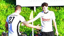 Gut gemacht: Marco Hanser (rechts auf dem Archivbild, mit Johannes Baumgartner) traf drei Mal für die SG FC Wehr/Brennet, die sich mit ...