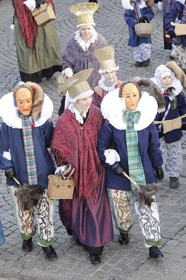 Bild 10: Bilder vom großen Kinderumzug von oben – Teil 1