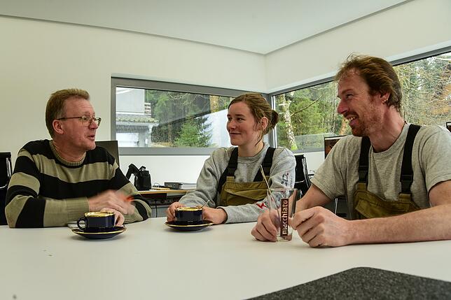 Boris Pokupec (rechts) und Sonja Keinhorst erzählen im Interview mnit SÜDKURIER-Mitarbeiter Roland Sprich von ihren Erlebnissen und ...